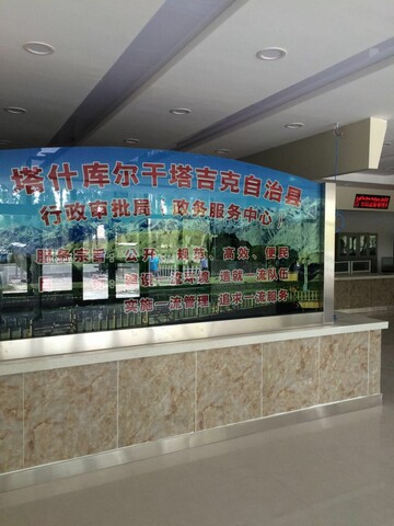 新疆自治區(qū)塔縣政務服務中心叫號系統(tǒng)、信息發(fā)布系統(tǒng)由米可提供1.jpg